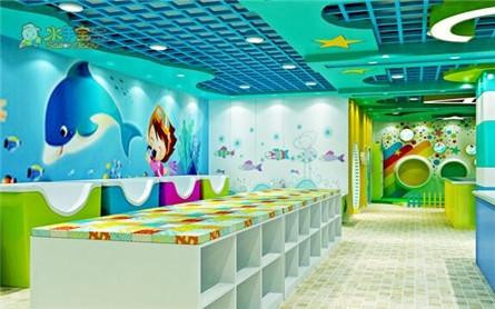 小鸭先知婴儿游泳馆